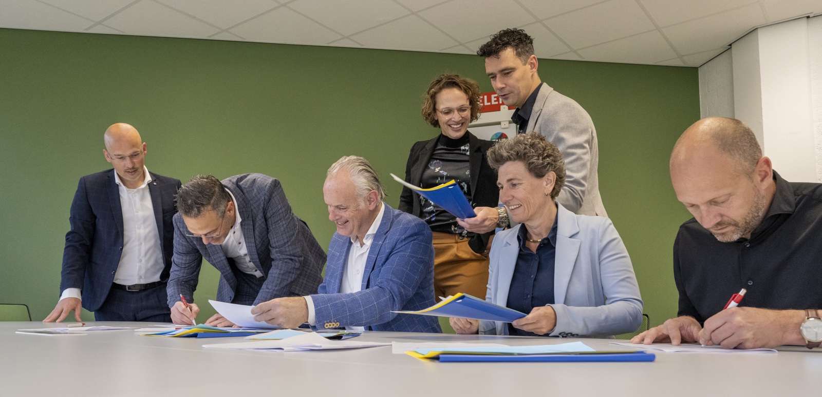 Contractondertekening Woningdelen Pers